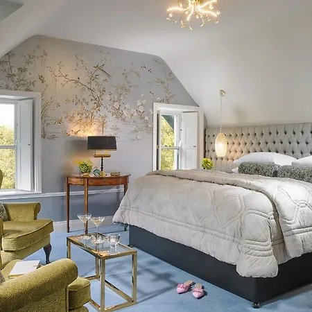 Randles Hotel 4*